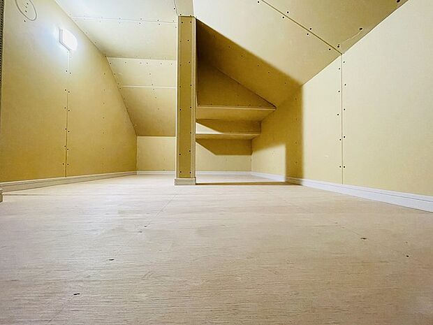 実際に室内をご見学頂くと生活のイメージが広がると思います。家具を置いたイメージや窓からの景色など。周辺で販売に出している物件も一緒にまとめてご見学頂き、比較する事もできます。