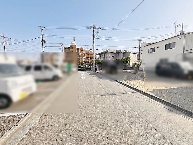 安心して暮らすことのできる住宅街。　住宅地の道路は一般に交通量が少なく車などの騒音が少ないため、住民にとって静かな生活環境が提供されます。 
