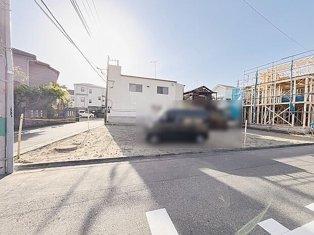 現地ご見学の際、スタッフが様々なご質問に対応いたします、周辺環境、前面道路、建築可能な建物について、ぜひご相談ください。 