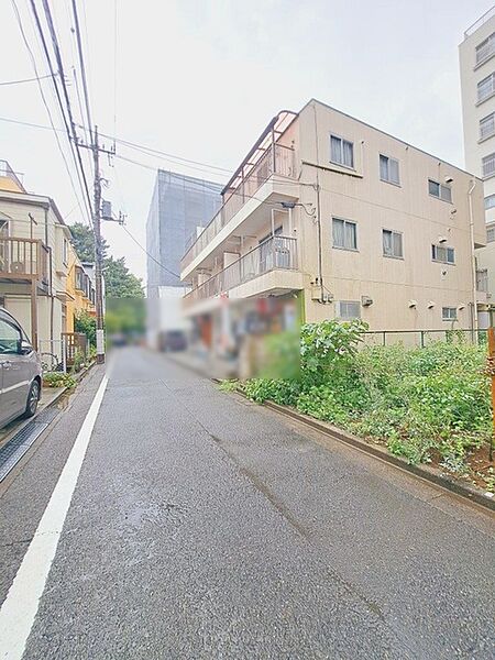 周辺のエリアで他にも沢山売りに出ている物件があります。インターネット掲載前の情報などもありますのでお気軽にお問合せください。まとめてご見学できます。