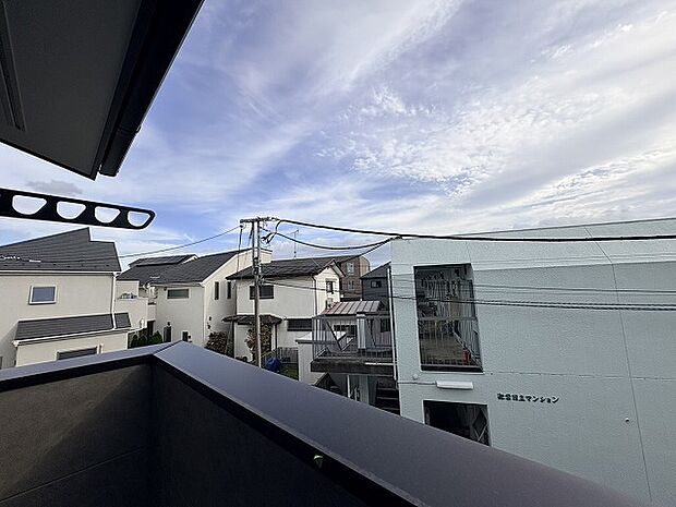 窓からの眺望です。実際に現地で眺望もご確認ください。 
