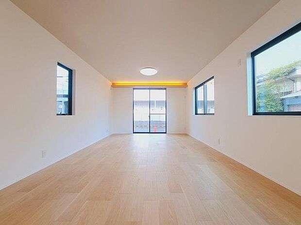 家族みんなが集まるリビング。広さを重視した家族全員が集まれるリビングは、住む上で大事な空間になります。 