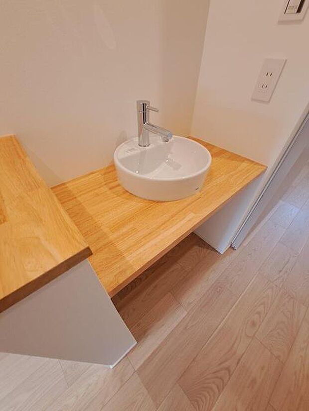 周辺のエリアで他にも沢山売りに出ている物件があります。インターネット掲載前の情報などもありますのでお気軽にお問合せください。まとめてご見学できます。 