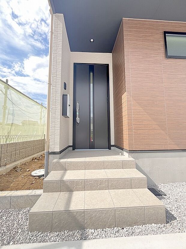 周辺のエリアで他にも沢山売りに出ている物件があります。インターネット掲載前の情報などもありますのでお気軽にお問合せください。まとめてご見学できます。 