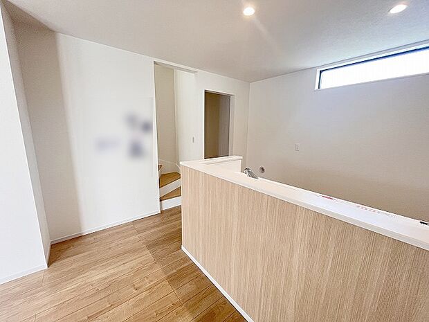 カウンターキッチンは、キッチン側とリビング側に分かれてお店間隔でのお食事も可能！！ お休みの日には、いろいろな楽しみ方を家族みんなでお楽しみください 