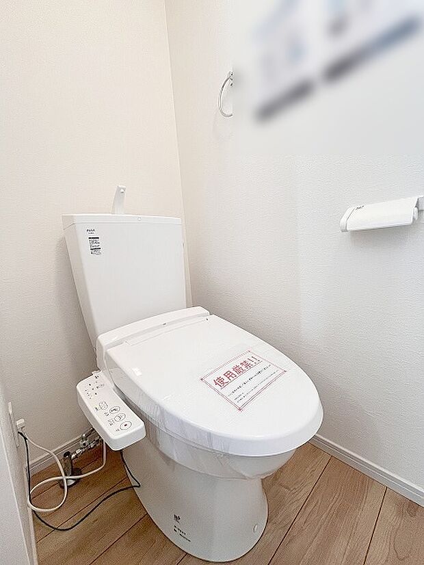 トイレにはウォシュレット機能を標準装備。 