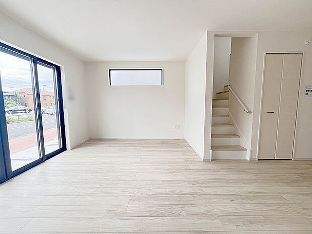 家族みんなが集まるリビング。広さを重視した家族全員が集まれるリビングは、住む上で大事な空間になります。 