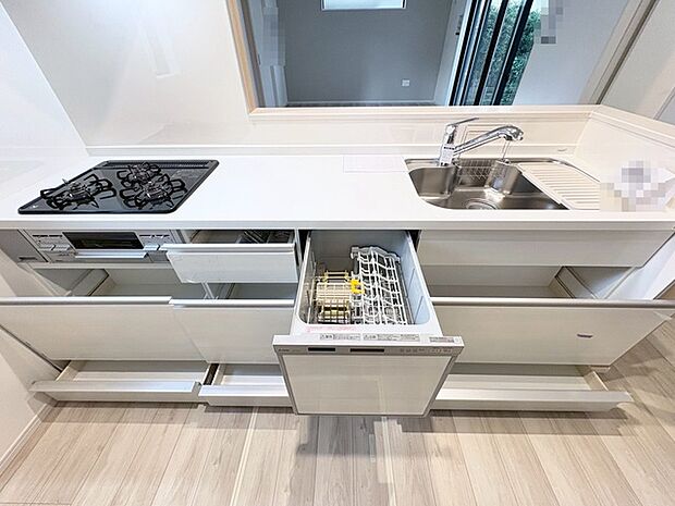 毎日の家事をサポートしてくれる食洗器も標準に装備。ちょっと嬉しい設備です