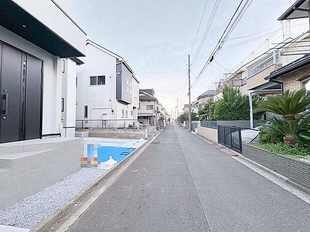 安心して暮らすことのできる住宅街。 住宅地の道路は一般に交通量が少なく車などの騒音が少ないため、住民にとって静かな生活環境が提供されます。