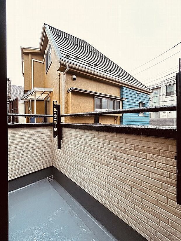 窓からの眺望です。実際に現地で眺望もご確認ください。 