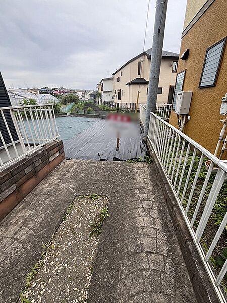 建築条件なしの敷地。弊社グループ「白馬建設」にて建物プランをご提案できます。実際の陽当たりやサイズ感を現地でお確かめください。