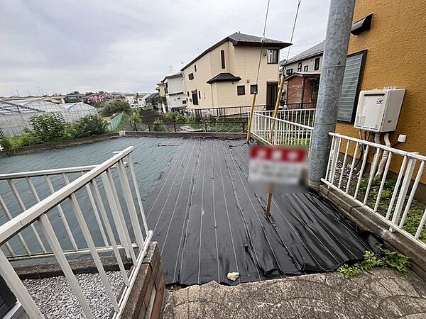 現地ご見学の際、スタッフが様々なご質問に対応いたします、周辺環境、前面道路、建築可能な建物について、ぜひご相談ください。