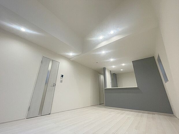 家族が一番集まる場所だから広々としつつも素敵な空間であって欲しい。みんながくつろぐリビングからキッチンまでが一つの空間のように繋がる間取り。