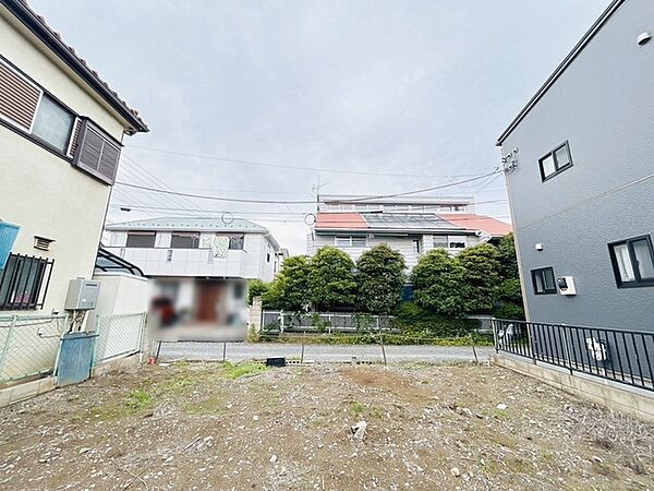 現地ご見学の際、スタッフが様々なご質問に対応いたします、周辺環境、前面道路、建築可能な建物について、ぜひご相談ください。