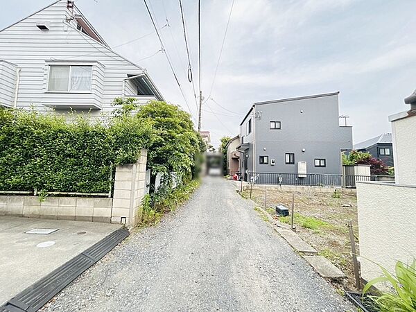 周辺は住宅が建ち並ぶ閑静な住宅街です。