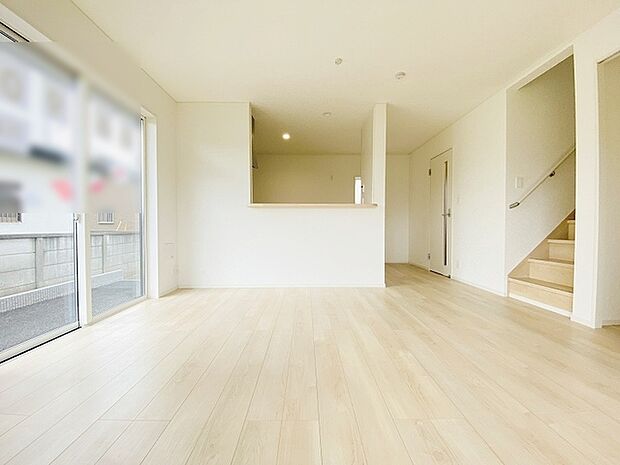 家族が食事するダイニングスペースをキッチンから見渡せる設計に。お料理をしながら家族とのコミュニケーションが増えそうな予感。 