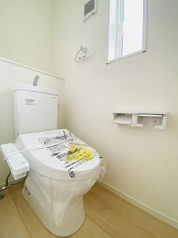 トイレにはウォシュレット機能を標準装備。