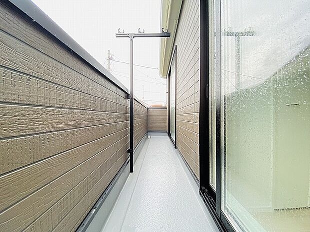 季節の変化や天気の良い日には、バルコニーでの時間が心地よく、気分をリフレッシュさせることができます。 