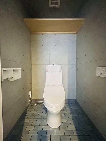 トイレにはウォシュレット機能を標準装備。