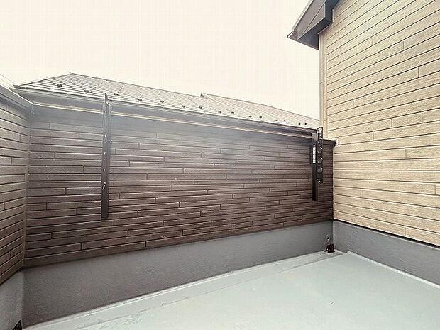 季節の変化や天気の良い日には、バルコニーでの時間が心地よく、気分をリフレッシュさせることができます。