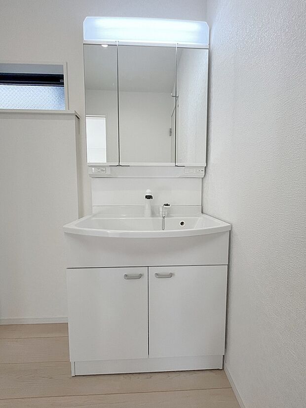 使いやすいタイプの洗面化粧台のあるランドリースペース