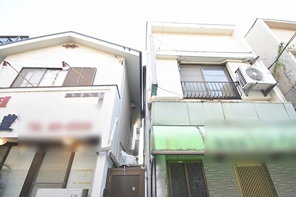 土地物件にはご確認頂くポイントがたくさんございます、土地だけのご見学の際もご遠慮せず、ぜひお気軽に担当スタッフにお申しつけくださいませ。