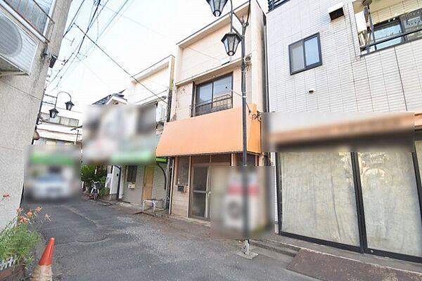 現地ご見学の際、スタッフが様々なご質問に対応いたします、周辺環境、前面道路、建築可能な建物について、ぜひご相談ください。