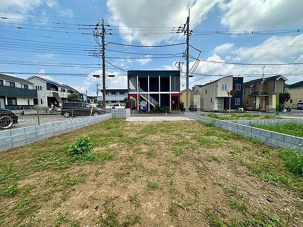 土地物件にはご確認頂くポイントがたくさんございます、土地だけのご見学の際もご遠慮せず、ぜひお気軽に担当スタッフにお申しつけくださいませ。 