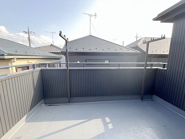 季節の変化や天気の良い日には、バルコニーでの時間が心地よく、気分をリフレッシュさせることができます。