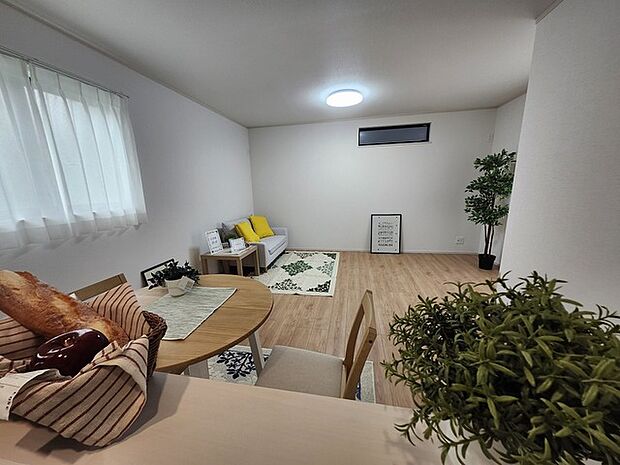 家族が一番集まる場所だから広々としつつも素敵な空間であって欲しい。みんながくつろぐリビングからキッチンまでが一つの空間のように繋がる間取り。 