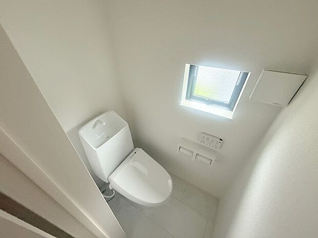 トイレにはウォシュレット機能を標準装備。 