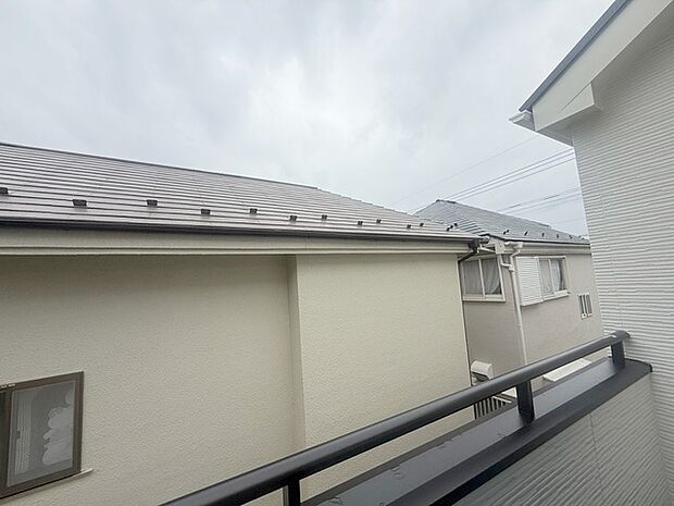 窓からの眺望です。実際に現地で眺望もご確認ください。 