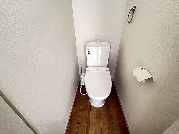 トイレにはウォシュレット機能を標準装備。