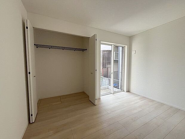 各お部屋に収納が設置されています。