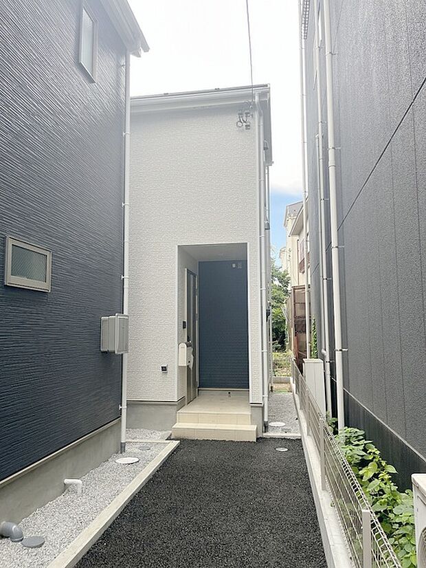 現地のご見学予約もスタートしました。周辺で売りに出ている物件も沢山御座います。まとめてご見学ができますのでお気軽にお申しつけください。