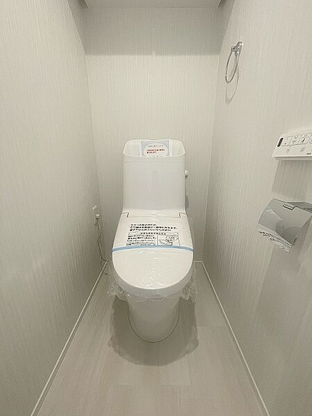 トイレにはウォシュレット機能を標準装備。
