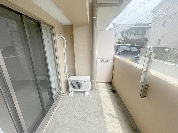 季節の変化や天気の良い日には、バルコニーでの時間が心地よく、気分をリフレッシュさせることができます。