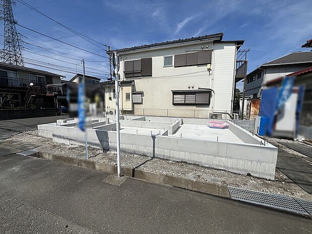 現在建物を建築中です、建築中の物件については現地確認の他、同施工会社の完成施工例のご案内、担当者のプレゼンテーションにてご検討ください。適切なご検討の方法をご説明させて頂きます。