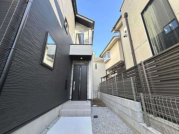 周辺のエリアで他にも沢山売りに出ている物件があります。インターネット掲載前の情報などもありますのでお気軽にお問合せください。まとめてご見学できます。 