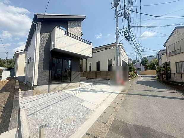 安心して暮らすことのできる住宅街。　住宅地の道路は一般に交通量が少なく車などの騒音が少ないため、住民にとって静かな生活環境が提供されます。 