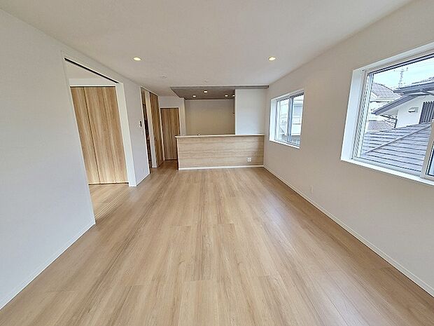 家族が一番集まる場所だから広々としつつも素敵な空間であって欲しい。みんながくつろぐリビングからキッチンまでが一つの空間のように繋がる間取り。 