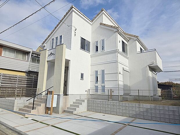 建物が完成しましたので室内のご見学予約スタート。当日のご見学予約も大歓迎です。お気軽にご連絡ください。他にもインターネットに掲載していない情報も沢山ありますので、比較で併せてご見学ができます。