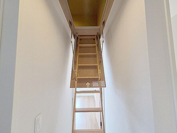 実際に室内をご見学頂くと生活のイメージが広がると思います。家具を置いたイメージや窓からの景色など。周辺で販売に出している物件も一緒にまとめてご見学頂き、比較する事もできます。