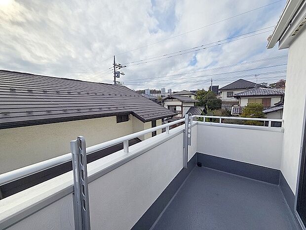 窓からの眺望です。実際に現地で眺望もご確認ください。