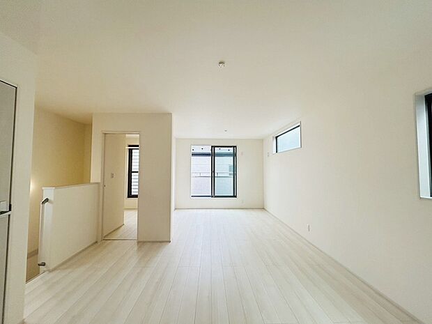 家族が一番集まる場所だから広々としつつも素敵な空間であって欲しい。みんながくつろぐリビングからキッチンまでが一つの空間のように繋がる間取り。 