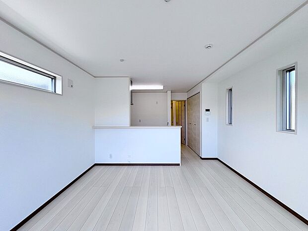 家族が食事するダイニングスペースをキッチンから見渡せる設計に。お料理をしながら家族とのコミュニケーションが増えそうな予感。 