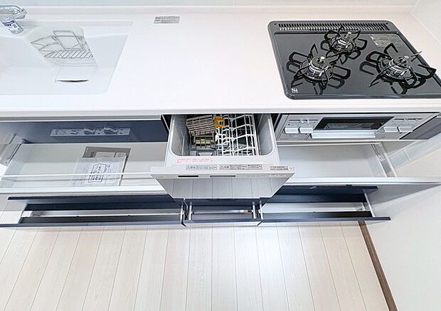 毎日の家事をサポートしてくれる食洗器も標準に装備。ちょっと嬉しい設備です 