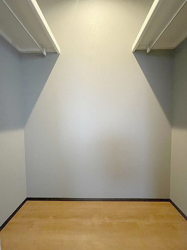 収納スペースがたっぷりと確保されたこの物件では、生活をより快適に送ることができます。