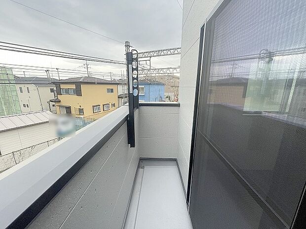 窓からの眺望です。実際に現地で眺望もご確認ください。 