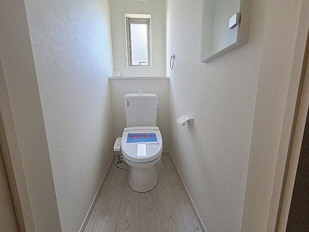 トイレにはウォシュレット機能を標準装備。